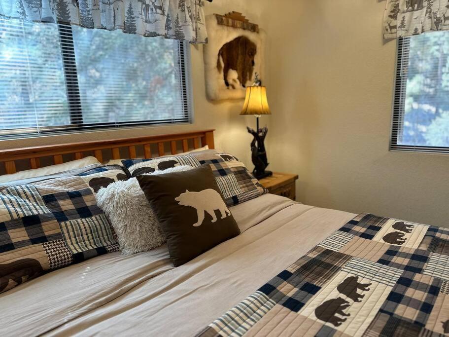 ビッグ・ベアー・レイク Everwood Serenity Treehouse Ontrail Head/Sleddingヴィラ エクステリア 写真