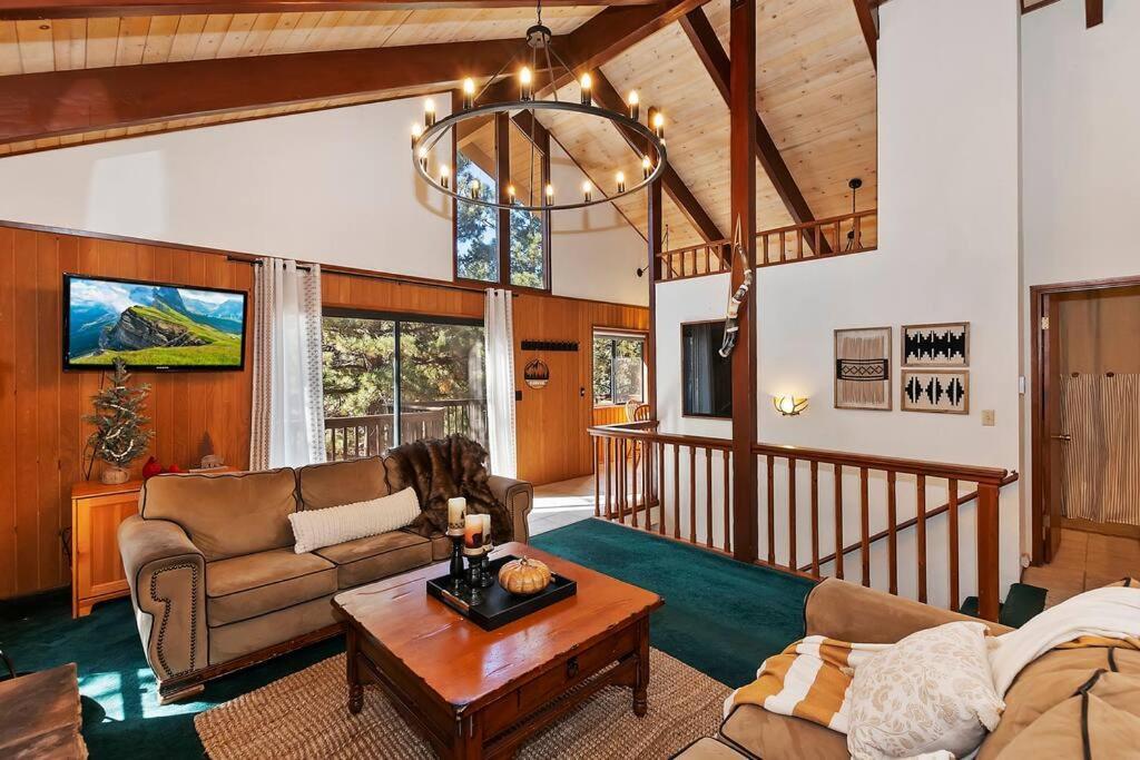 ビッグ・ベアー・レイク Everwood Serenity Treehouse Ontrail Head/Sleddingヴィラ エクステリア 写真