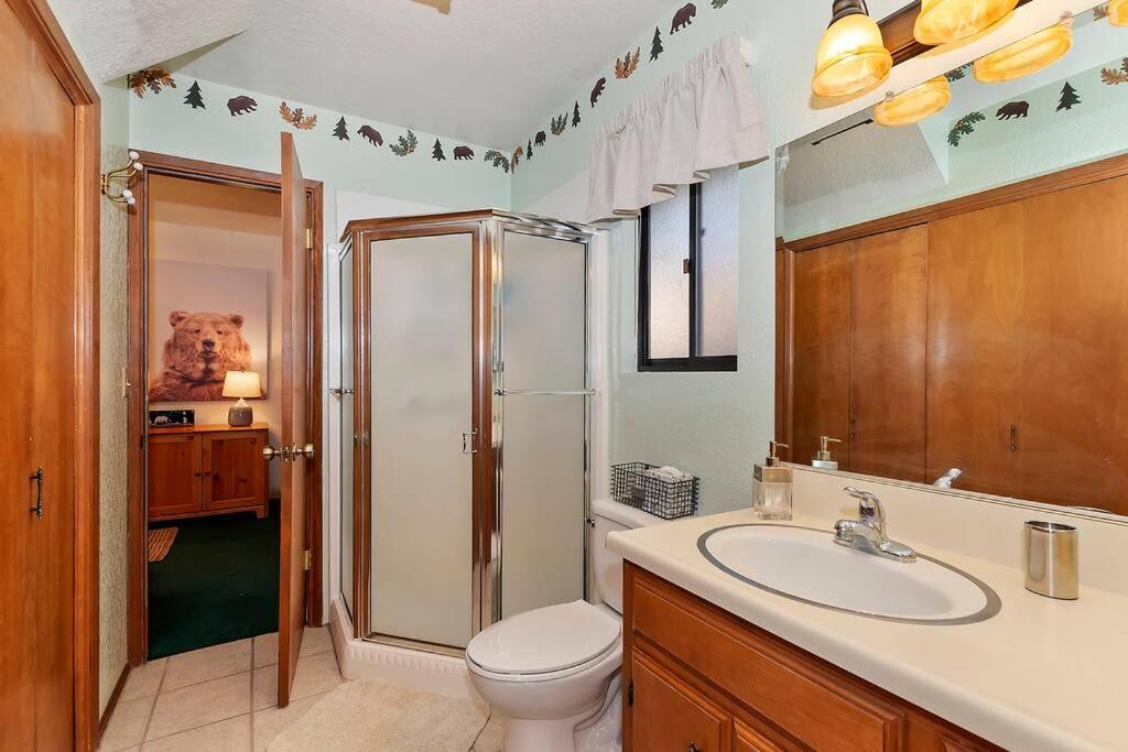 ビッグ・ベアー・レイク Everwood Serenity Treehouse Ontrail Head/Sleddingヴィラ エクステリア 写真