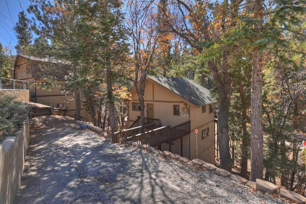 ビッグ・ベアー・レイク Everwood Serenity Treehouse Ontrail Head/Sleddingヴィラ エクステリア 写真