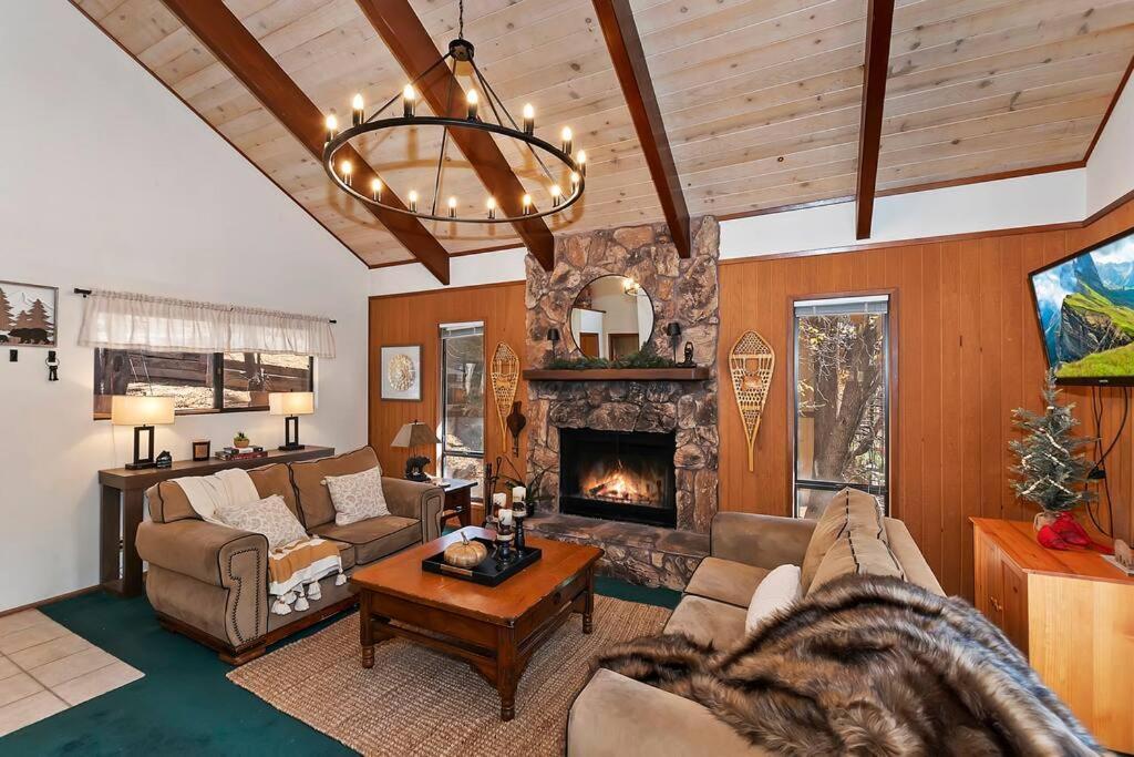 ビッグ・ベアー・レイク Everwood Serenity Treehouse Ontrail Head/Sleddingヴィラ エクステリア 写真