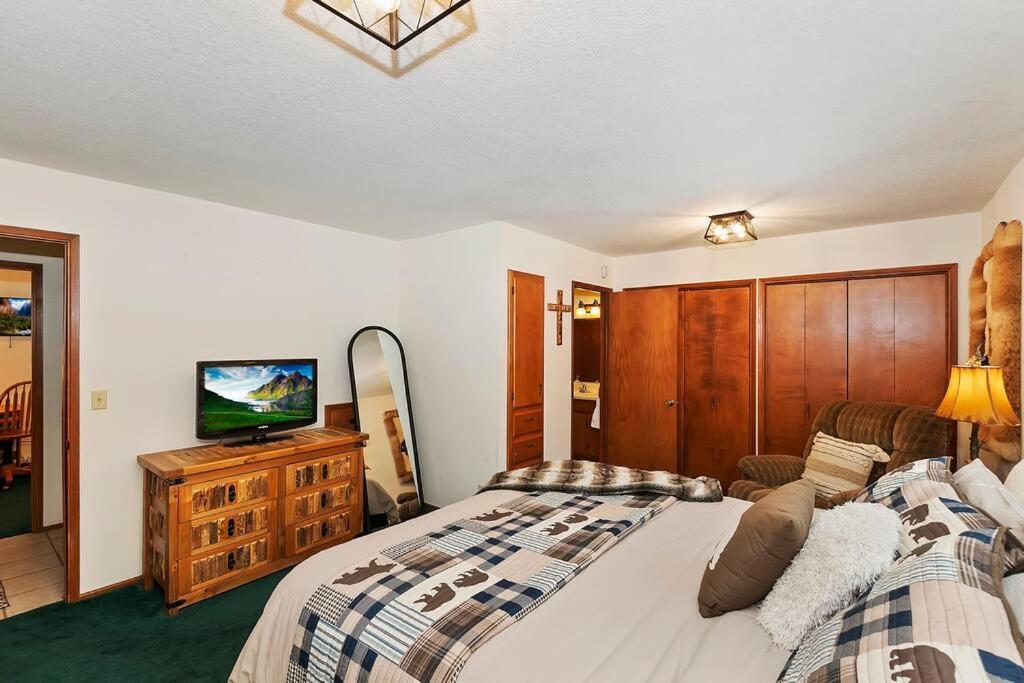 ビッグ・ベアー・レイク Everwood Serenity Treehouse Ontrail Head/Sleddingヴィラ エクステリア 写真