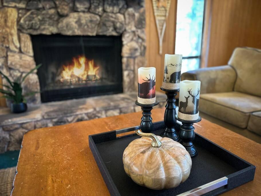 ビッグ・ベアー・レイク Everwood Serenity Treehouse Ontrail Head/Sleddingヴィラ エクステリア 写真