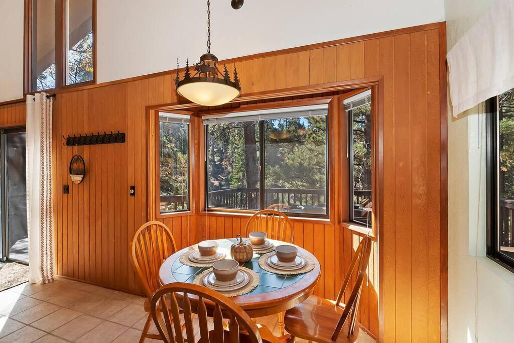 ビッグ・ベアー・レイク Everwood Serenity Treehouse Ontrail Head/Sleddingヴィラ エクステリア 写真