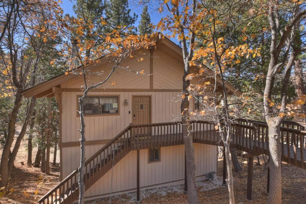 ビッグ・ベアー・レイク Everwood Serenity Treehouse Ontrail Head/Sleddingヴィラ エクステリア 写真