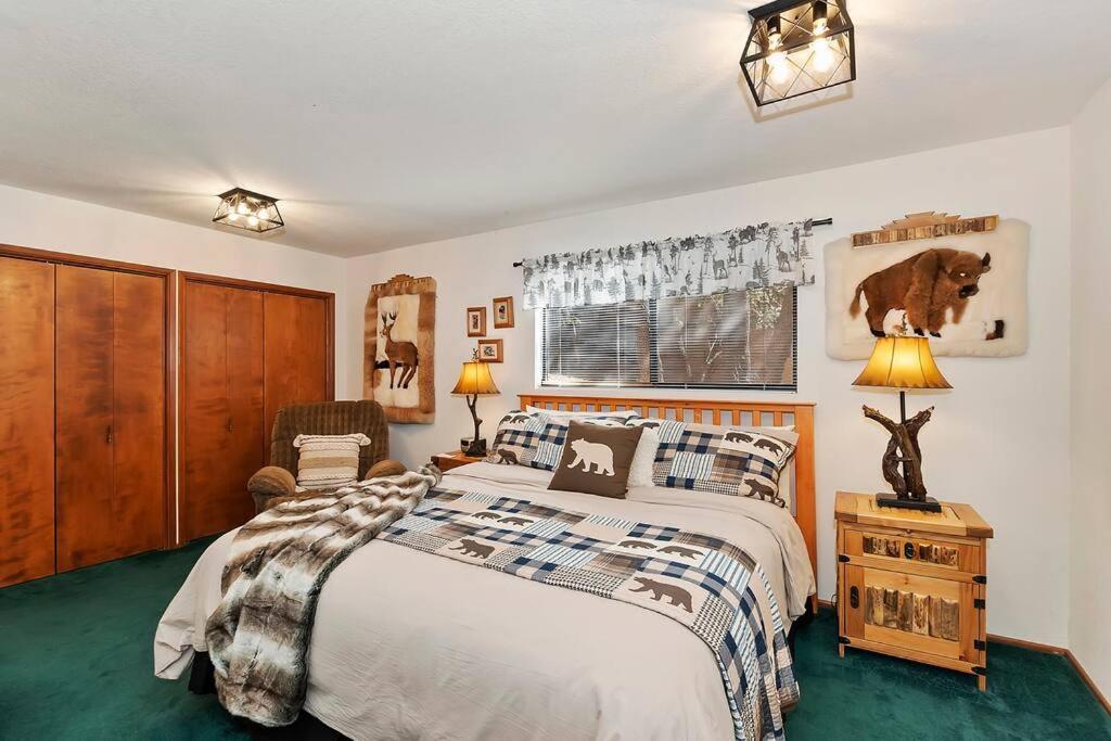 ビッグ・ベアー・レイク Everwood Serenity Treehouse Ontrail Head/Sleddingヴィラ エクステリア 写真
