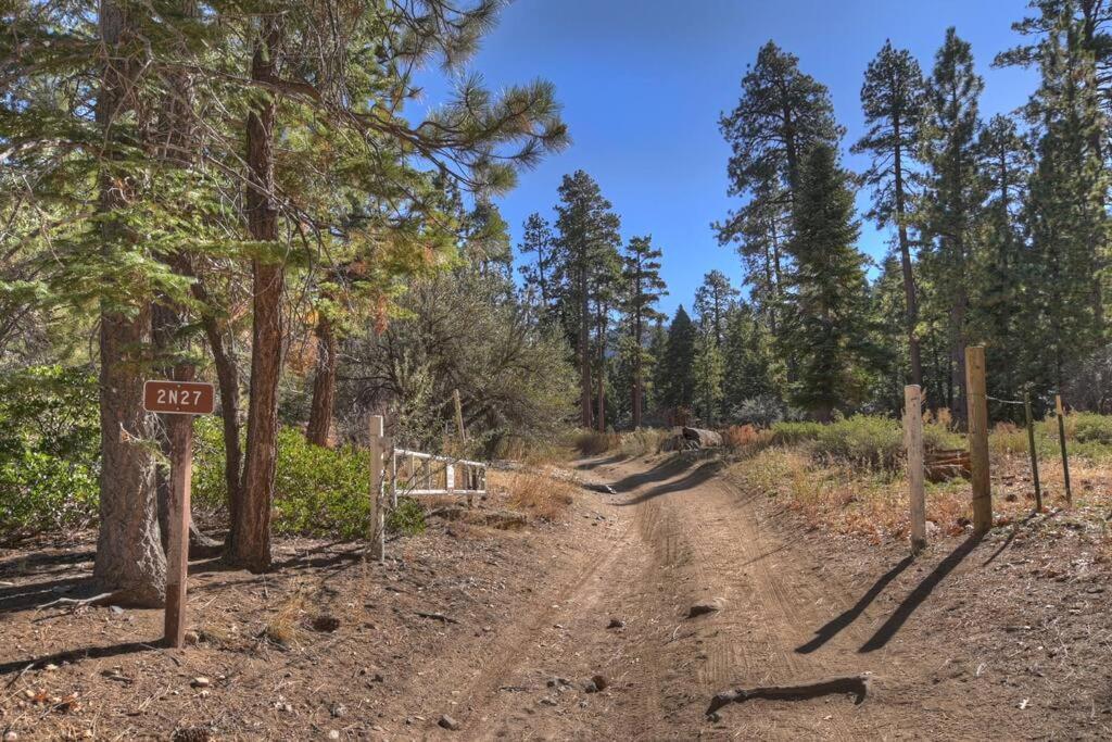 ビッグ・ベアー・レイク Everwood Serenity Treehouse Ontrail Head/Sleddingヴィラ エクステリア 写真
